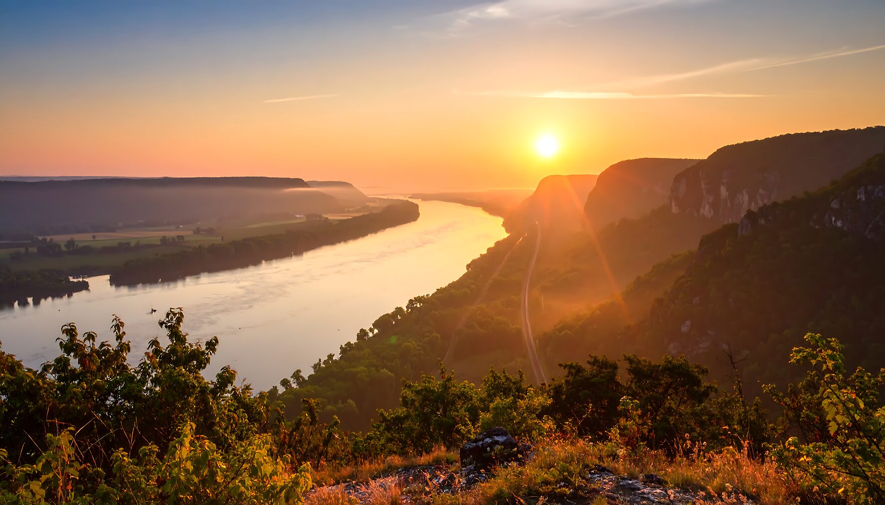 Firefly_Mississippi river sunrise misty water near bluffs on one side flowing in to plains 757751_upscayl_2x_upscayl-lite-4x